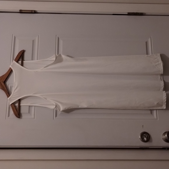 White Sheath Dress! - Picture 3 of 4